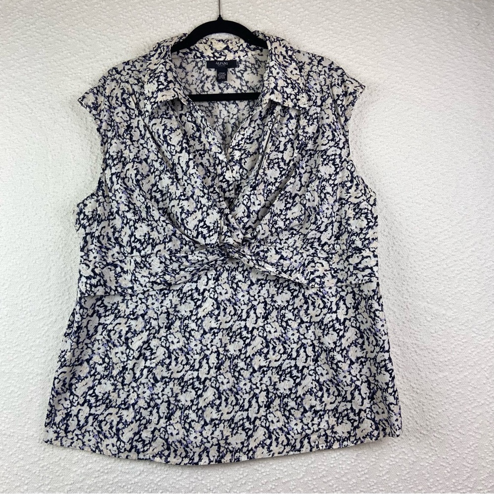 Alfani Black and White patterned blouse. Women’s size 20w.